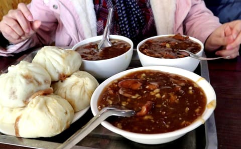 Beijing Hutong Breakfast Food Tour with Local Guide