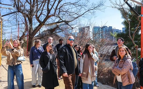 Bongeunsa Temple and Starfield Library K-BBQ Tour in Seoul