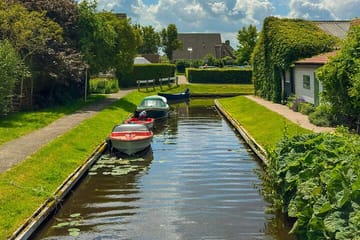 Private Giethoorn Day Tour with Car and Walking from Amsterdam