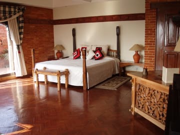 Luxury 4-Day Kathmandu Tour with Krishnarpan Dinner