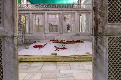 Mumbai to Aurangabad: Ajanta & Ellora with Return Flights