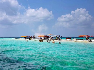 Prison Island and Nakupenda Sandbank Tour with Seafood BBQ