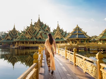 Guided Tour in Grand Palace & Emerald Buddha by MyProGuide