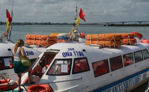 Cham Island Day Tour: Speed Boat, Lunch, Snorkeling & Beach