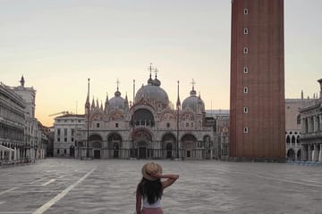 Professional Photoshoot Experience in St. Mark's Square, Venice