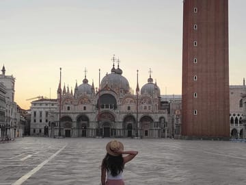 Professional Photoshoot Experience in St. Mark's Square, Venice
