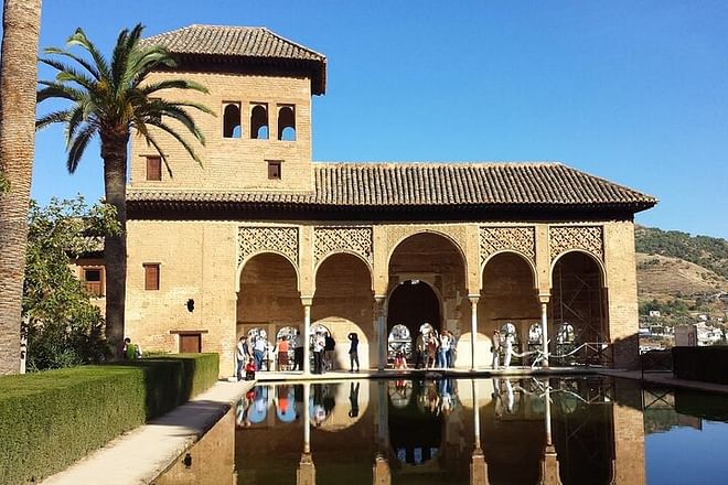 Granada: tour privato dell'Alhambra e del Generalife con biglietti inclusi