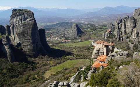 Private 2-Day Tour of Delphi and Meteora from Athens