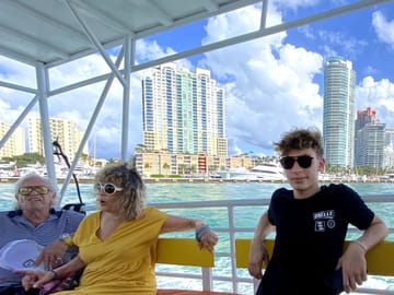 Miami Boat Tour: Millionaire Homes and Skyline Views