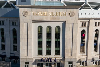 Contrasts Tour in New York City: English/Spanish