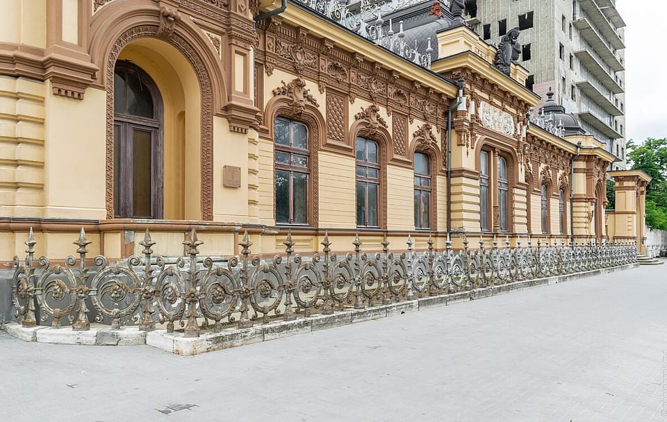 Chisinau City Tour and Cricova Wine Cellar Visit