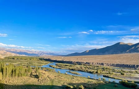 Pangong Lake Day Tour from Leh with Guided Experience