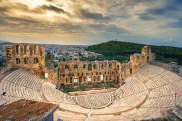 Five-Day Athens, Delphi and Meteora Tour with Spanish Guide