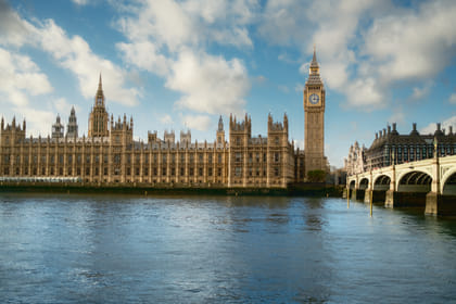 London: Audio Guided Walking Tour (3:00 – 20 audio commentaries)