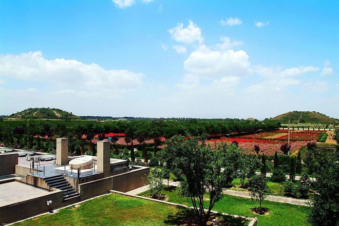 Private Day Tour in Xian:Hanyangling Museum, Small Goose Pagoda, Xingjiao Temple photo 3