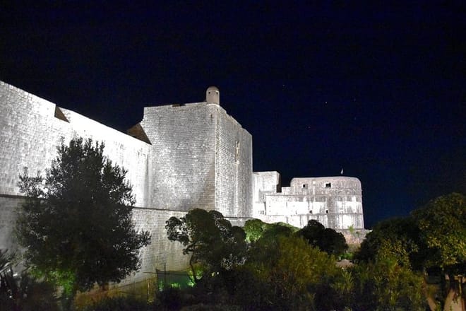 Outside of the city walls at Pile Gate