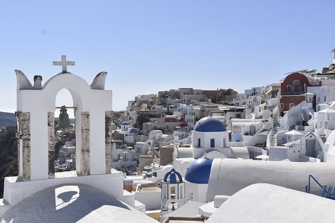 Oia’s heart in one picture — white curves, blue domes, and emotions no camera can truly capture.