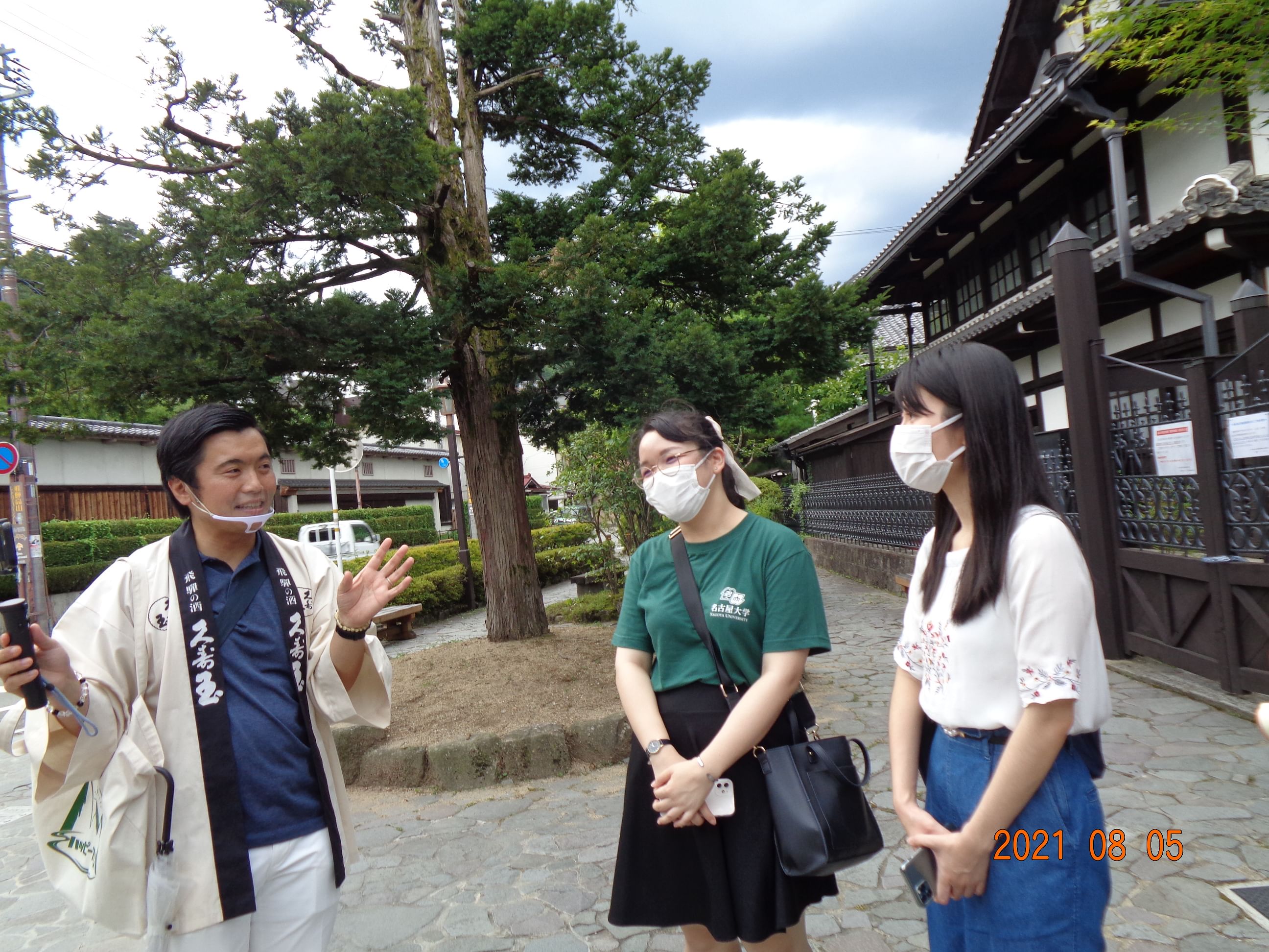 Takayama oldtownship walking tour with local guide. (About 70min)