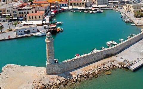Kournas Lake and Rethymno City Day Tour from Chania