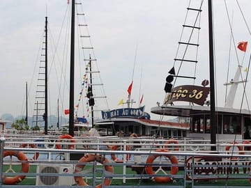 Full-Day Luxury Tour of Ha Long Bay from Hanoi