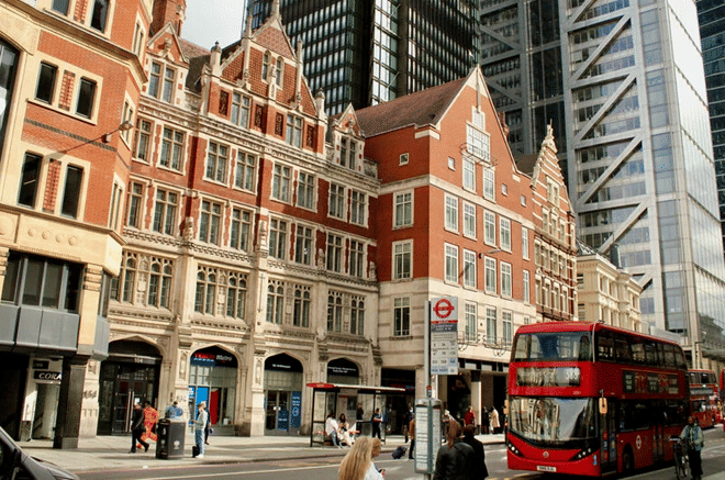 Dark Past of London Walking Tour | Semi Private
