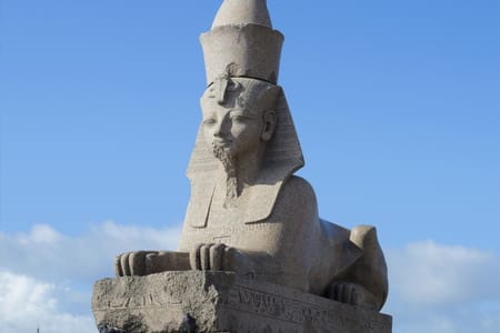 Giza Pyramids, Sphinx & Egyptian Museum Private Day Tour with Shopping