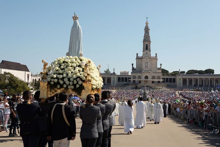 FATIMA: Private Tour to Shrine and Shepherds’ house from Porto