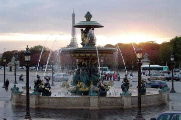 Historic Walking Tour of Paris: Sainte-Chapelle to the Louvre