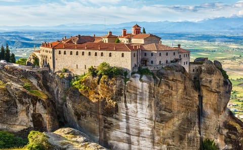 Two-Day Bus Tour of Delphi and Meteora in Greece