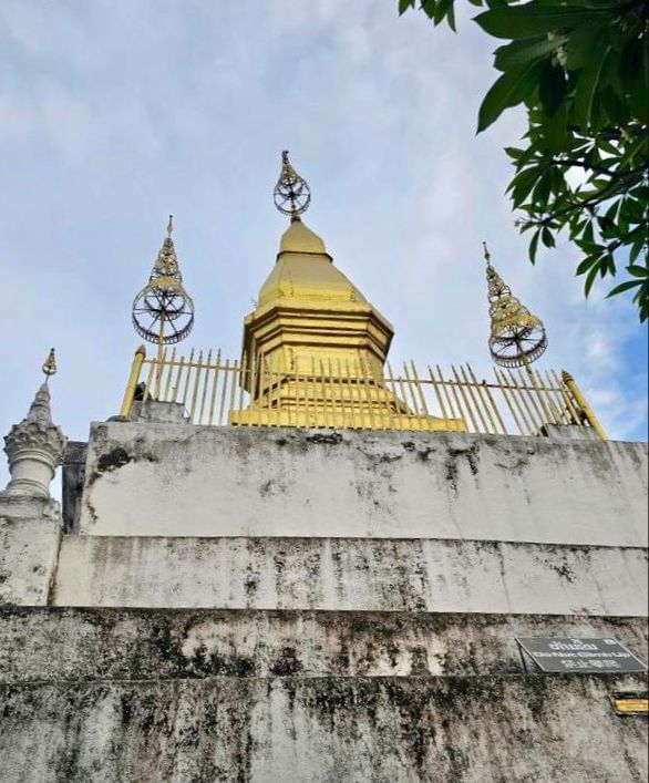 Sunset cruise on Luang Prabang river
