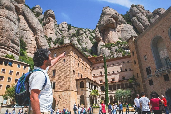 Private tour to Montserrat. The most complete tour, Cable car &amp; meal included