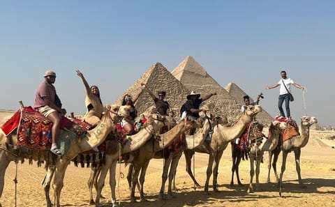 Private Giza Pyramids and Sphinx Tour with Desert Views