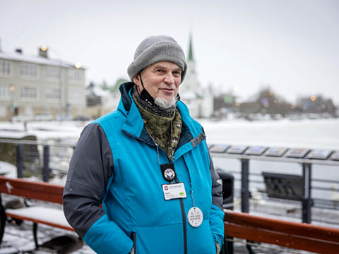 A guide from Your Friend in Reykjavik in action, sharing a story