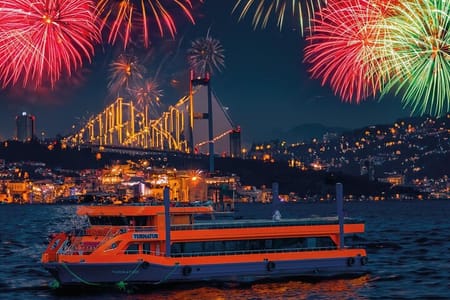 Istanbul New Year’s Eve Dinner Cruise With Fireworks Shows 2026