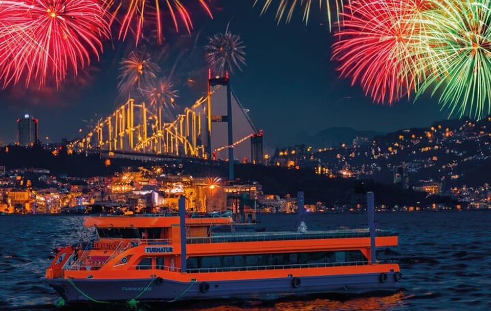 Istanbul New Year’s Eve Dinner Cruise With Fireworks Shows 2026