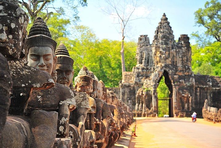 Discover Angkor Temples and Floating Villages in Siem Reap