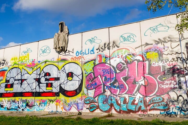 Statue placed on the Berlin Wall during the 25th celebration of the “mauerfall”.