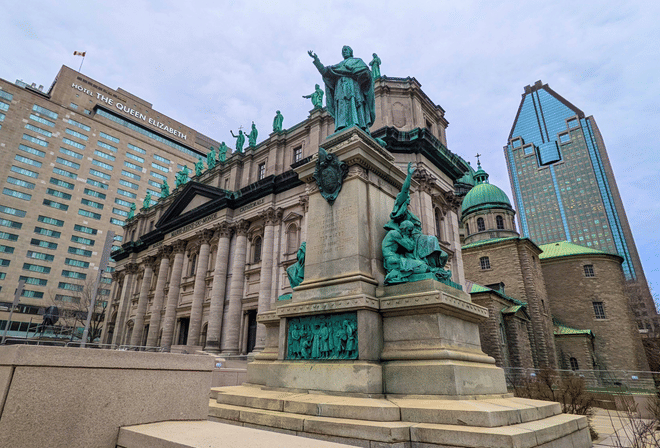 Private Montréal Downtown and Underground City Walking Tour photo 4