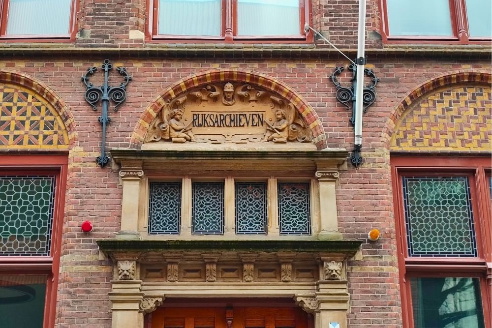Architectural detail of a facade in a hidden alley during the Den Bosch outside escape game.