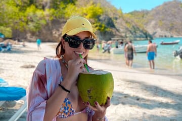 Visit Tortuga Island with Lunch from San José