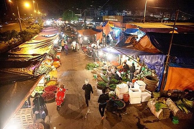 Long Bien Market