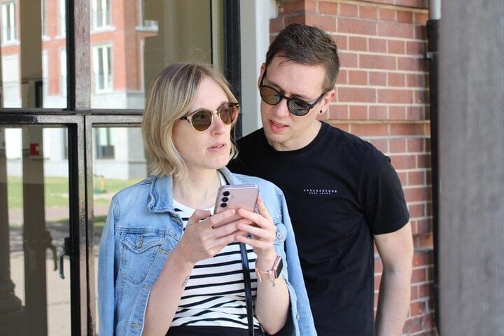 Players using their phone to solve a challenge of th Amsterdam scavenger hunt by Qugato