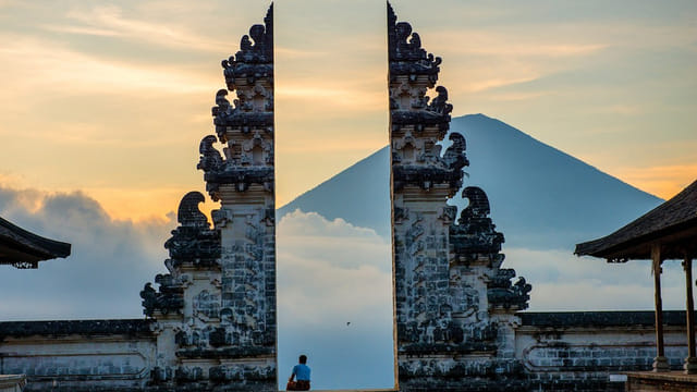 Private East Bali Tour: Gate of Heaven, Tirta Gangga & Virgin Beach