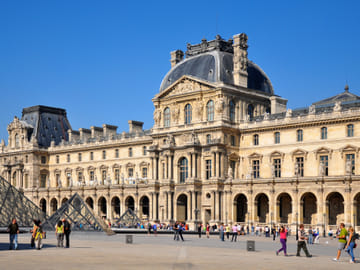 Louvre Museum and Notre-Dame Tour in Paris