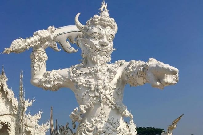 Chiang Mai-Chiang Rai: White - Blue temple - Black Museum-Golden Triangle 4