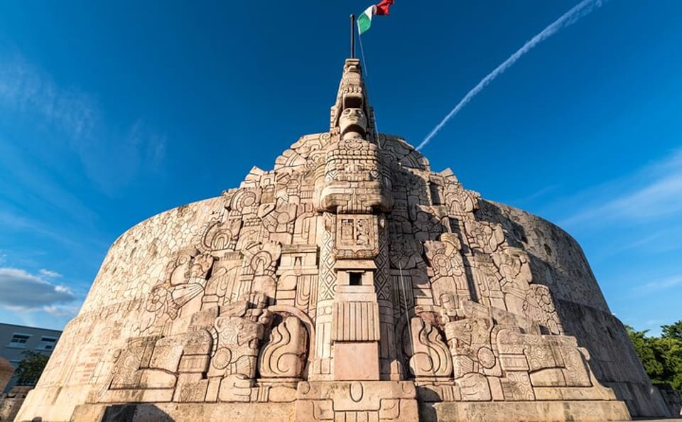 Private 2-Day Guided Tour of Chichen-Itza and Uxmal in Yucatan with Pickup