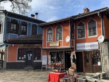 Full-Day Paragliding Guided Adventure with Lunch in Koprivshtica