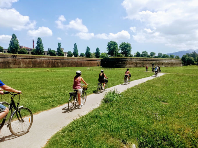 LUCCA: City and Wine E-bike Tour
