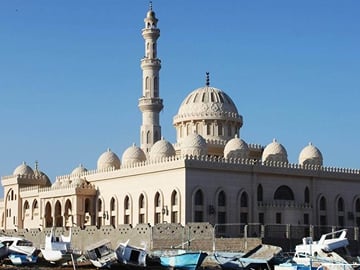 Hurghada Unveiled – Marina, Grand Mosque & Authentic Local Life