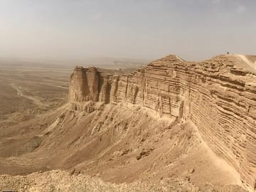 3-Day Tour: Edge of the World, City tour and Red Sand from Riyadh